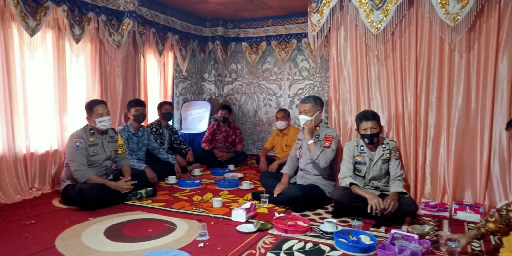 Kapolsek Mengkendek Melakukan Pengamanan Acara Adat Rambu Tuka Polres Tana Toraja 3336