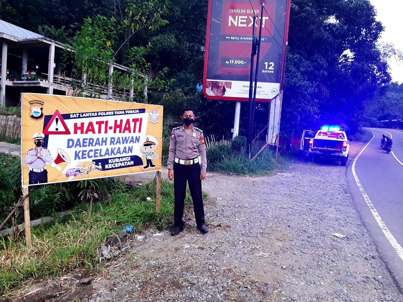 Sat Lantas Res Tana Toraja Pemasangan Rambu Hati Hati Pada Daerah Rawan Kecelakaan POLRES TANA